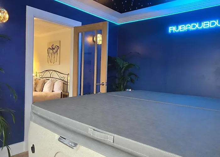 The New Blue Horse Suite At The Grumpy Schnauzer B&B Luxury Private Indoor Hot Tub Breakfast In Bed